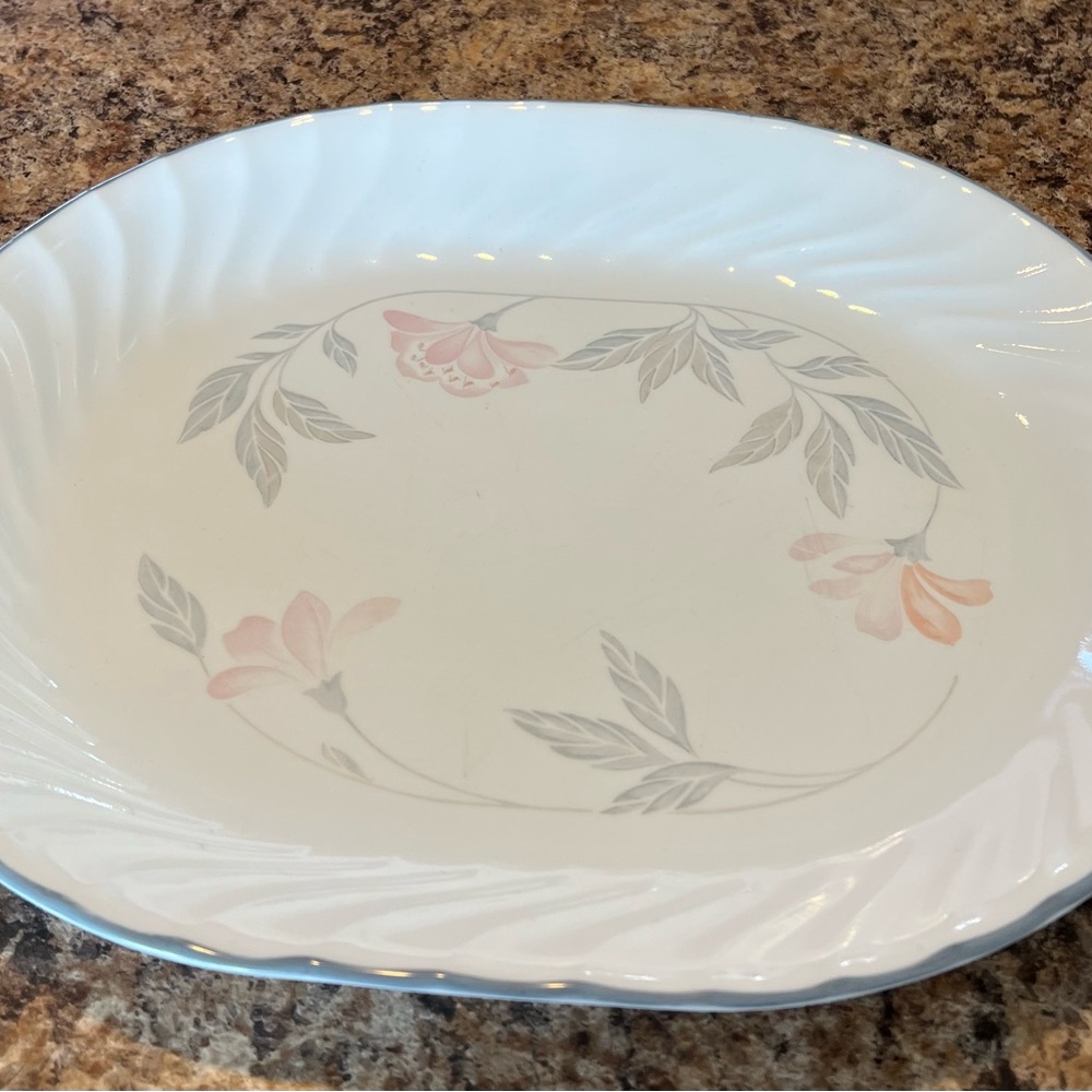 Corelle, Pink Trio
Serving Platter
Swirl Rim Design